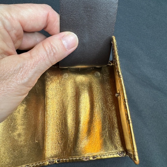 Gucci Metallic Gold GG Logo Card Key Wallet - Picture 9 of 16